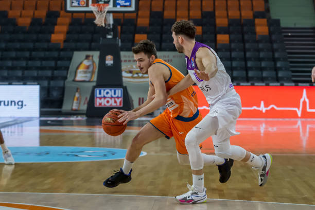 通过精确的 通过精确的